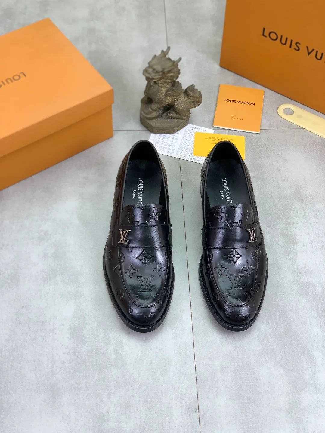Men's Men's Shoes 💰P420 [New Style] 💰Yangli💎💎💎[Louis Vuitton] LV high-end men's formal business leather shoes, original order 1:1! Original imported calfskin, original metal buckle, imported sheepskin lining for feet, original outsole, men's shoe size: 39-45 (38.46 customized) black optional